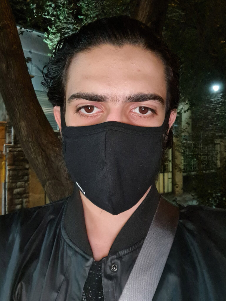 دوربین سلفی در شب با فلش روشن